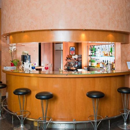 Hotel Opera Cadet Париж Ресторант снимка